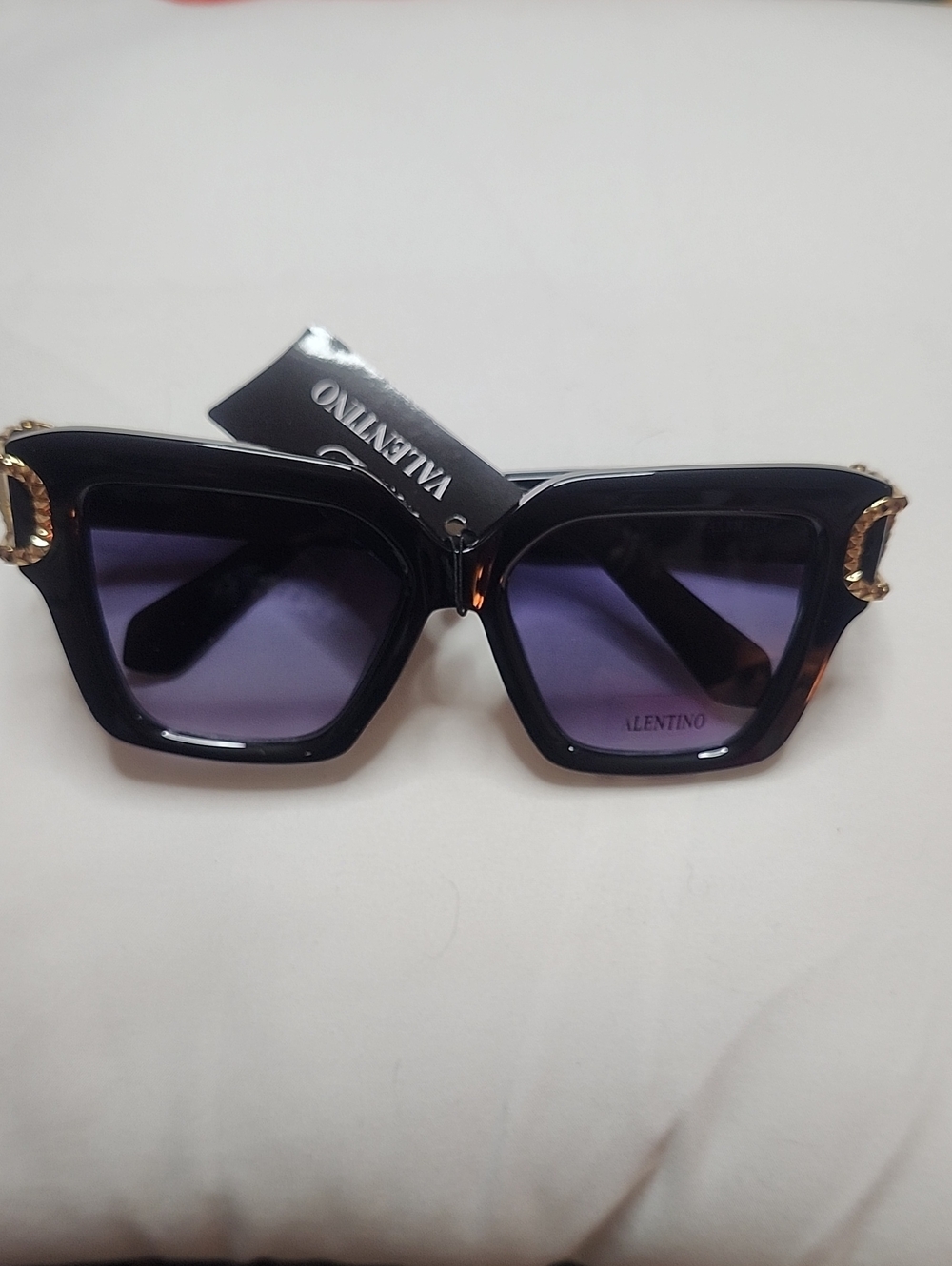 Fashion Black Frame Sunglasses with Purple Lenses